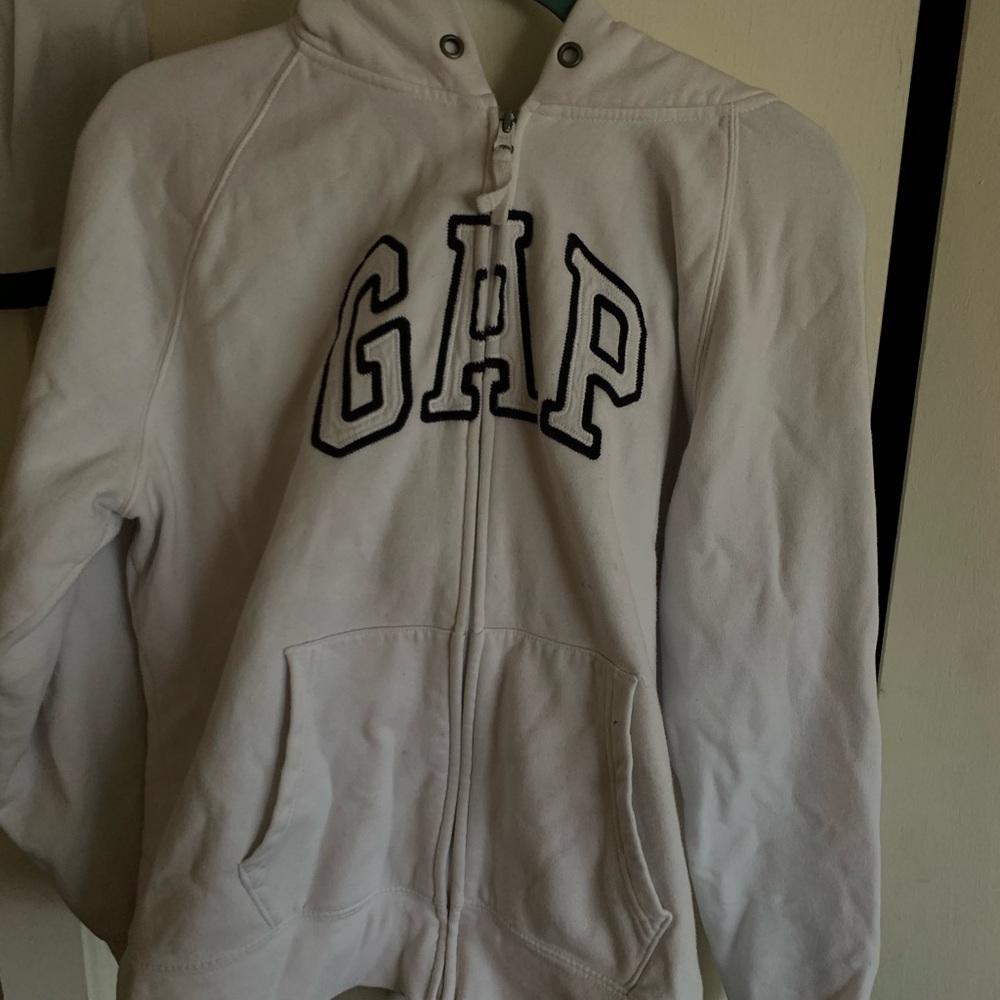 Gap sweatshirt
